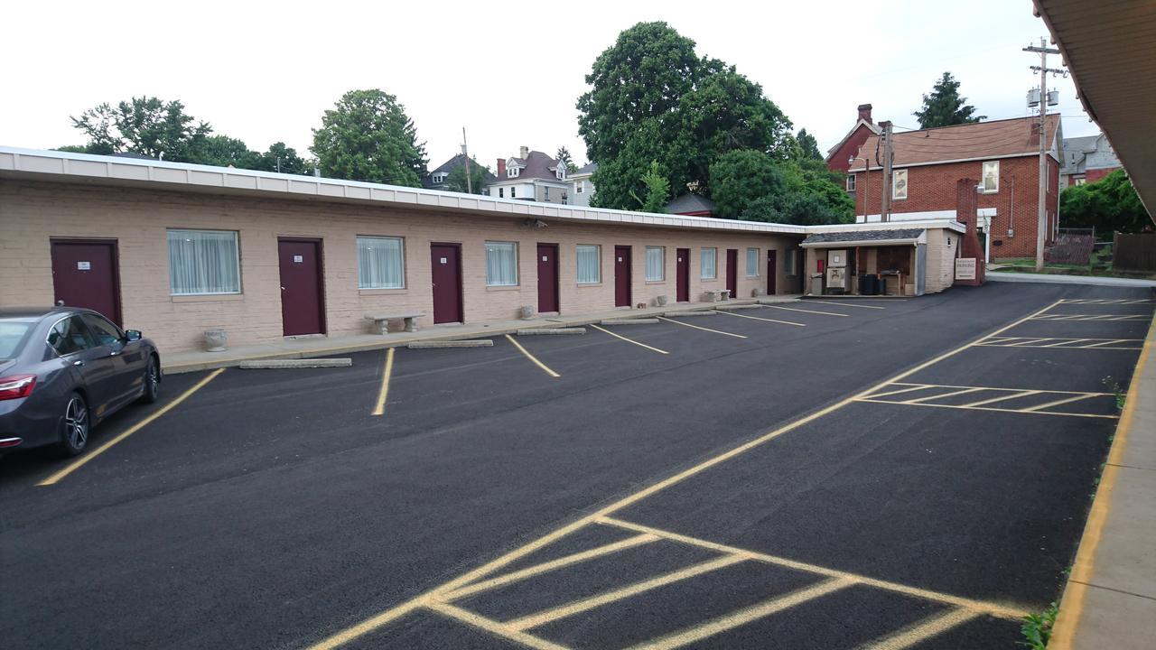 Heritage Inn Uniontown Exterior photo